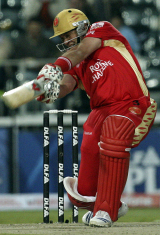 Jacques Kallis stroked 58 off 56 balls as Bangalore kept their semi-final hopes alive with a seven-wicket win over Delhi © Associated Press