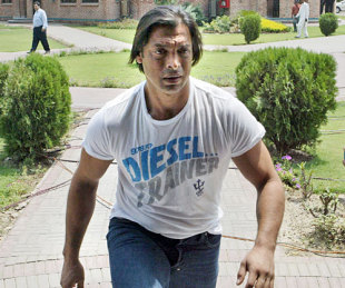 Shoaib Akhtar Cleared and Ready to Play in IPL for Kolkata Knight Riders